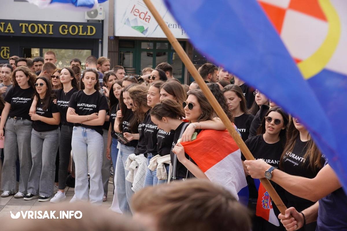 Široki Brijeg: Maturanti prošetali ulicama grada