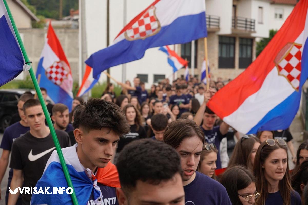 Široki Brijeg: Maturanti prošetali ulicama grada