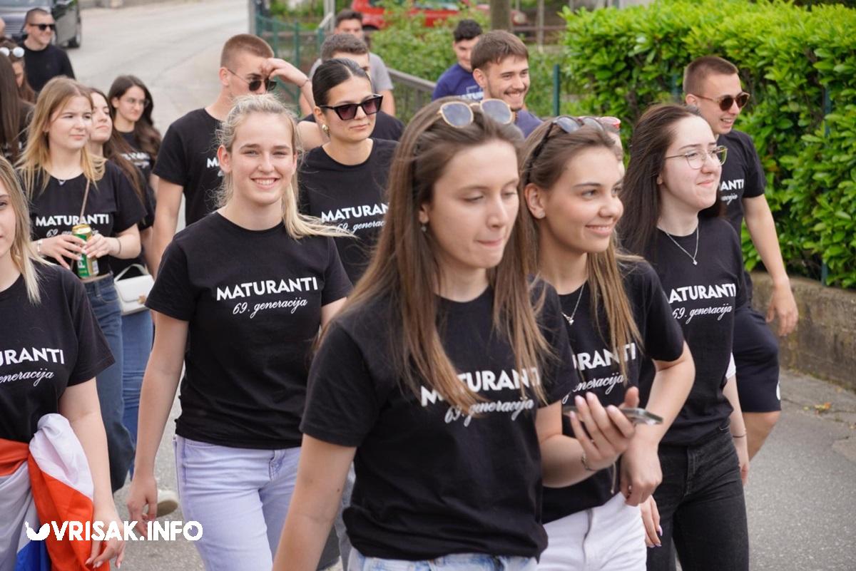 Široki Brijeg: Maturanti prošetali ulicama grada