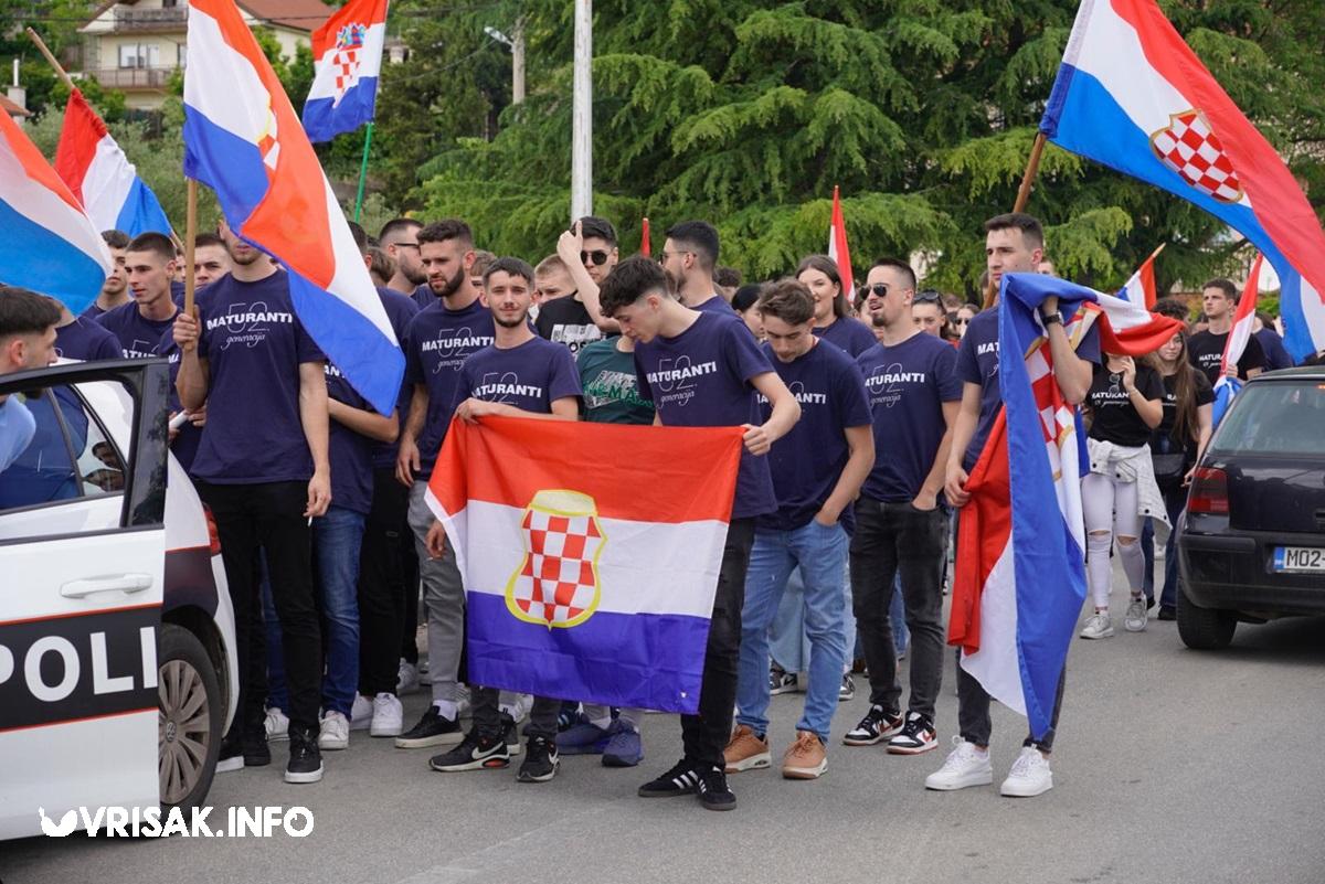 Široki Brijeg: Maturanti prošetali ulicama grada