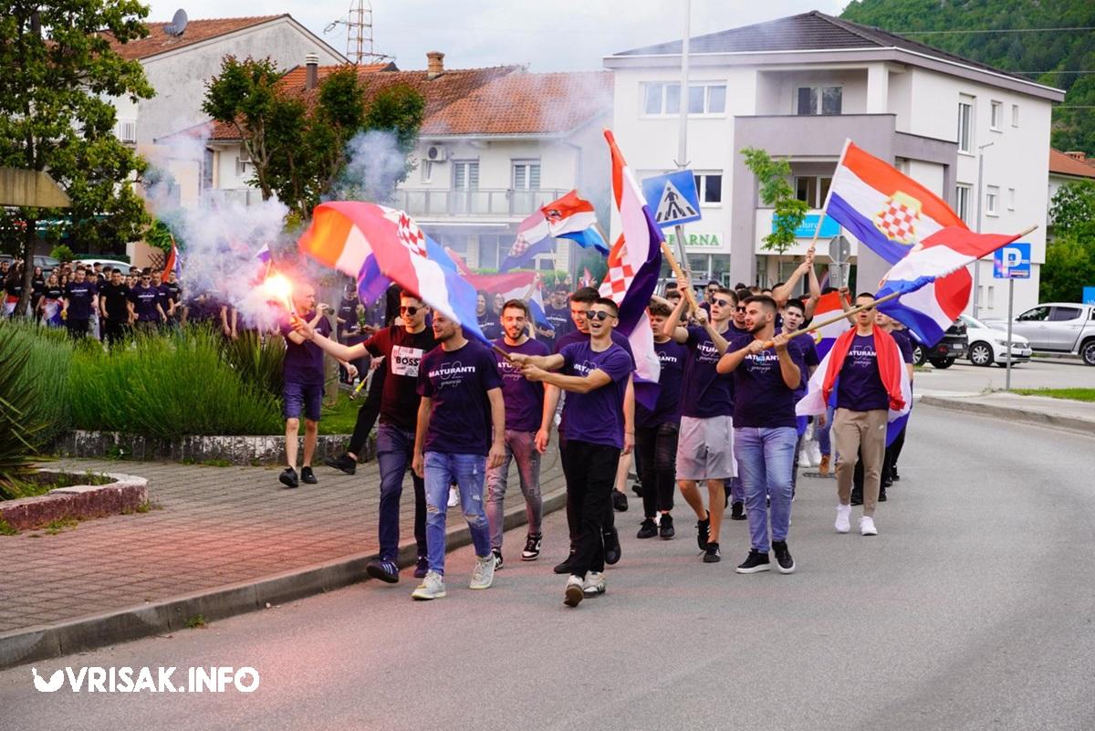 Široki Brijeg: Maturanti prošetali ulicama grada