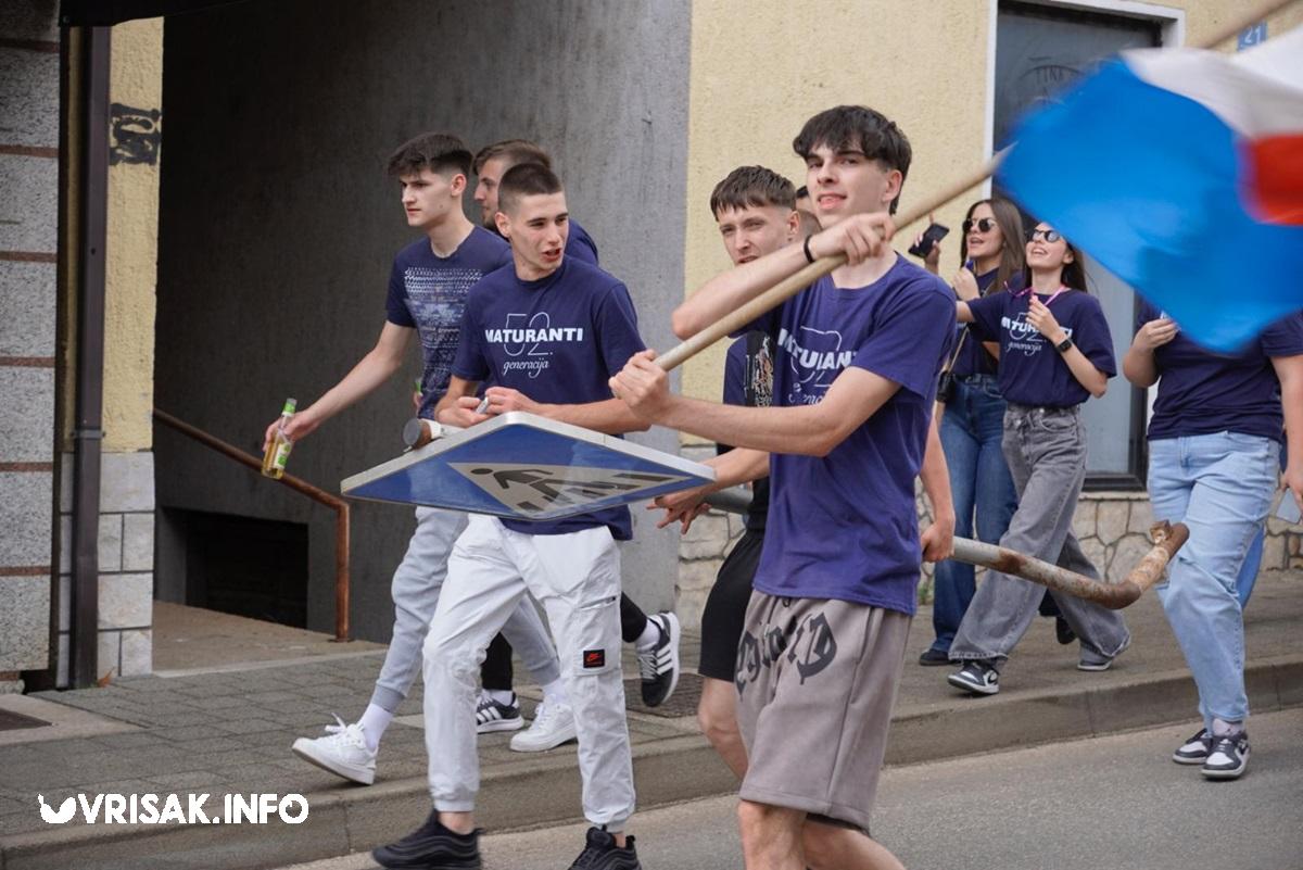 Široki Brijeg: Maturanti prošetali ulicama grada
