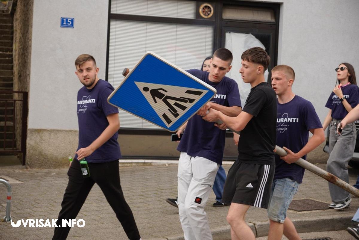 Široki Brijeg: Maturanti prošetali ulicama grada