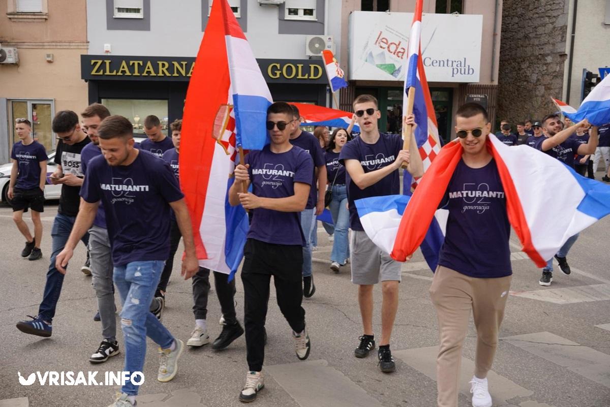 Široki Brijeg: Maturanti prošetali ulicama grada
