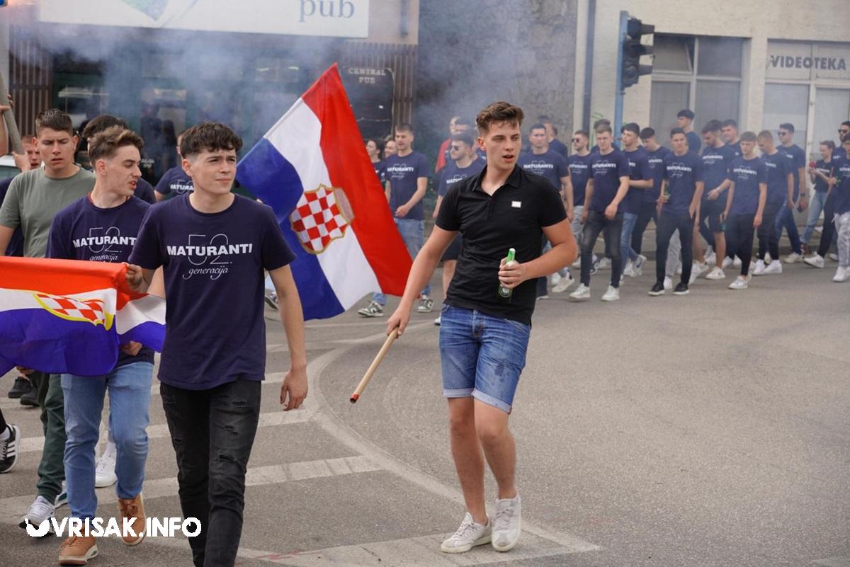 Široki Brijeg: Maturanti prošetali ulicama grada