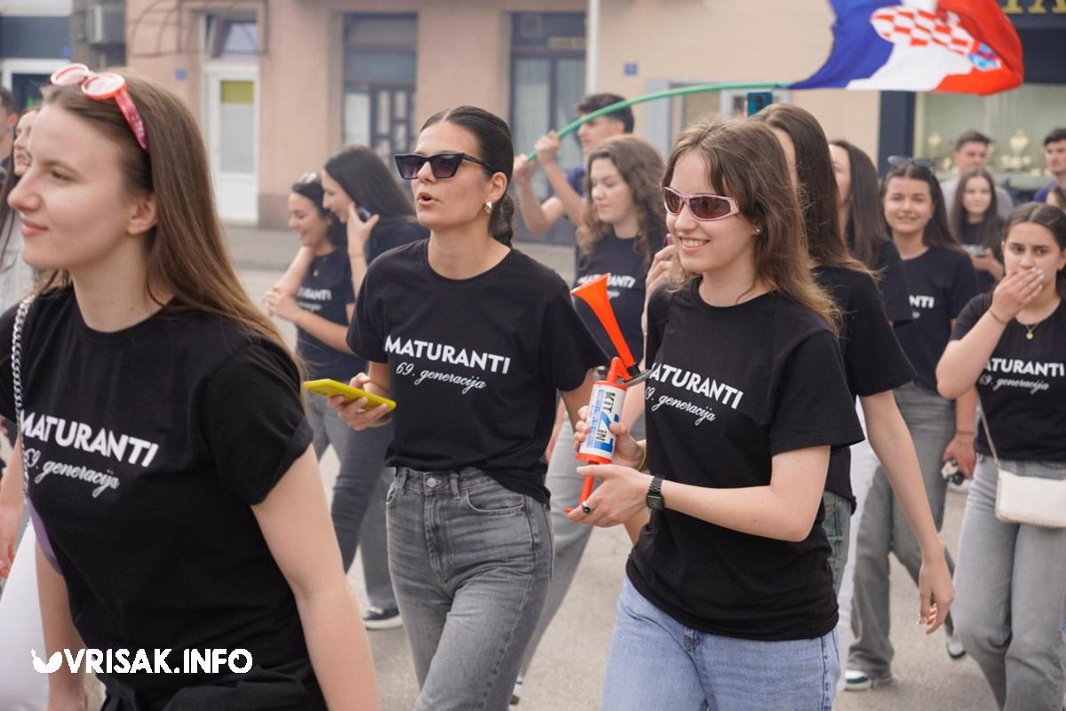 Široki Brijeg: Maturanti prošetali ulicama grada