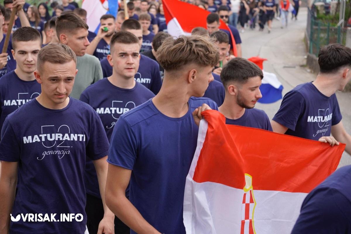Široki Brijeg: Maturanti prošetali ulicama grada