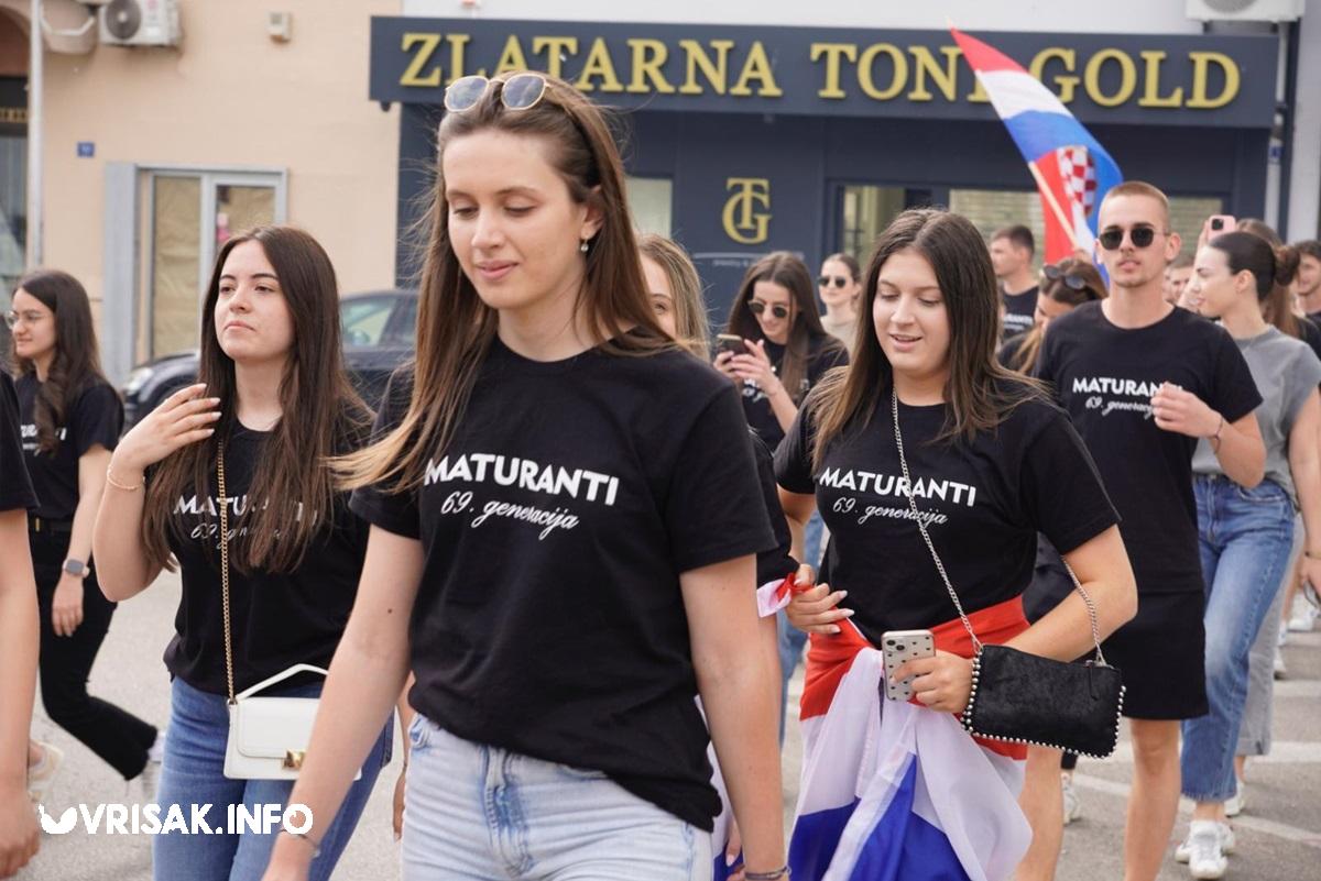 Široki Brijeg: Maturanti prošetali ulicama grada