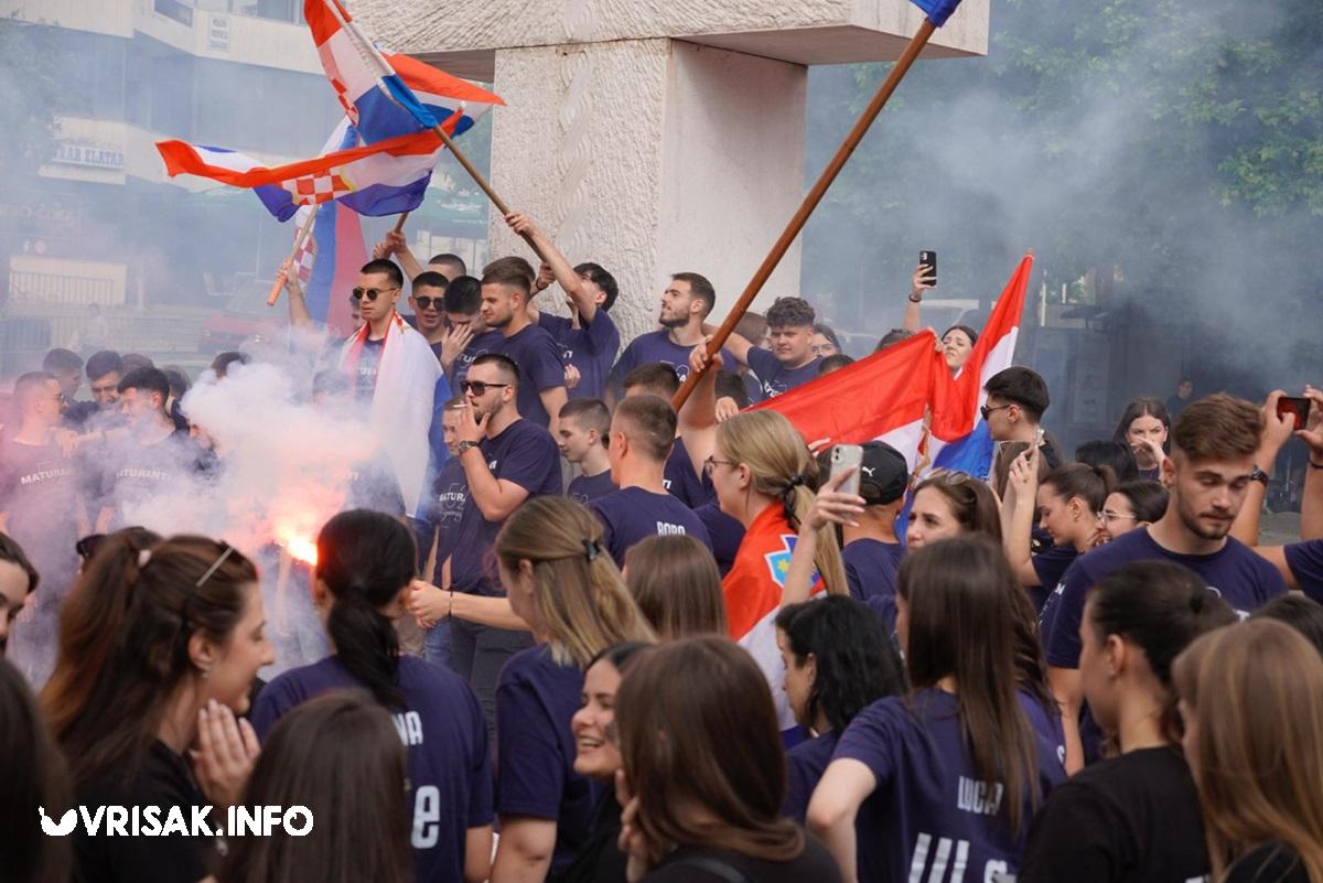 Široki Brijeg: Maturanti prošetali ulicama grada