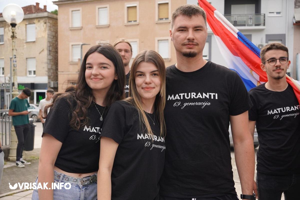 Široki Brijeg: Maturanti prošetali ulicama grada