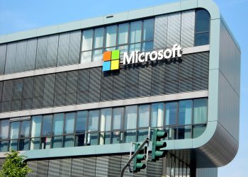Microsoft otpušta 7.000 zaposlenika dok ulaže milijarde u umjetnu inteligenciju