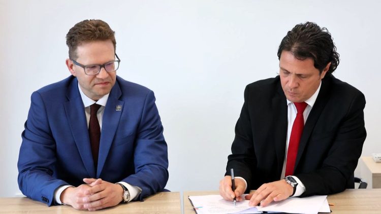 Potpisan ugovor Vlade FBiH i Union banke: Kredit za rješavanje stambenog pitanja mladih, kamata 2,99%