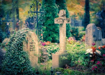 Tamburaši na sahrani otpjevali Vucin hit “Volim piti i ljubiti”