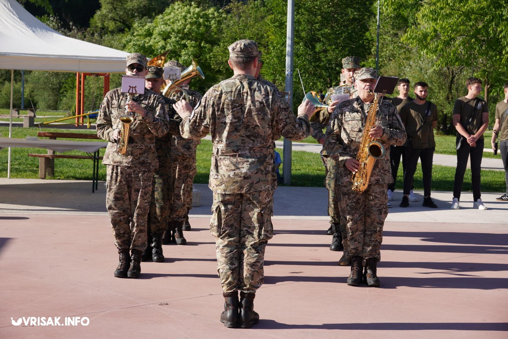 Široki Brijeg: Mimohodom i svečanošću u središtu grada obilježen Dan branitelja