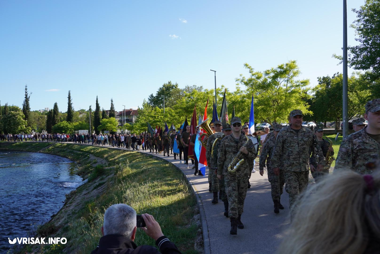 Široki Brijeg: Mimohodom i svečanošću u središtu grada obilježen Dan branitelja