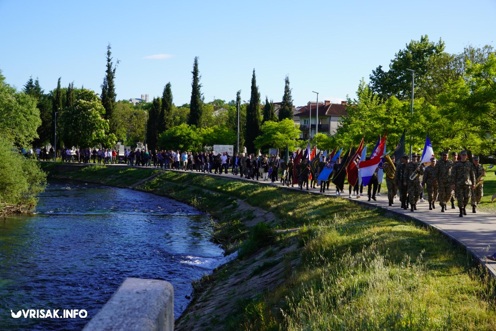 Široki Brijeg: Mimohodom i svečanošću u središtu grada obilježen Dan branitelja