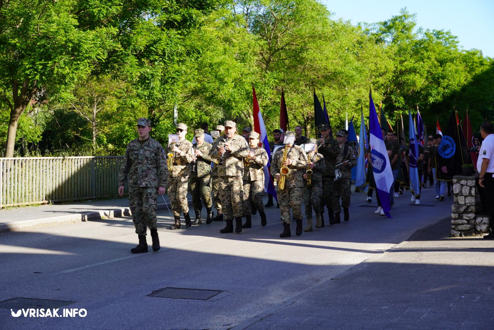 Široki Brijeg: Mimohodom i svečanošću u središtu grada obilježen Dan branitelja
