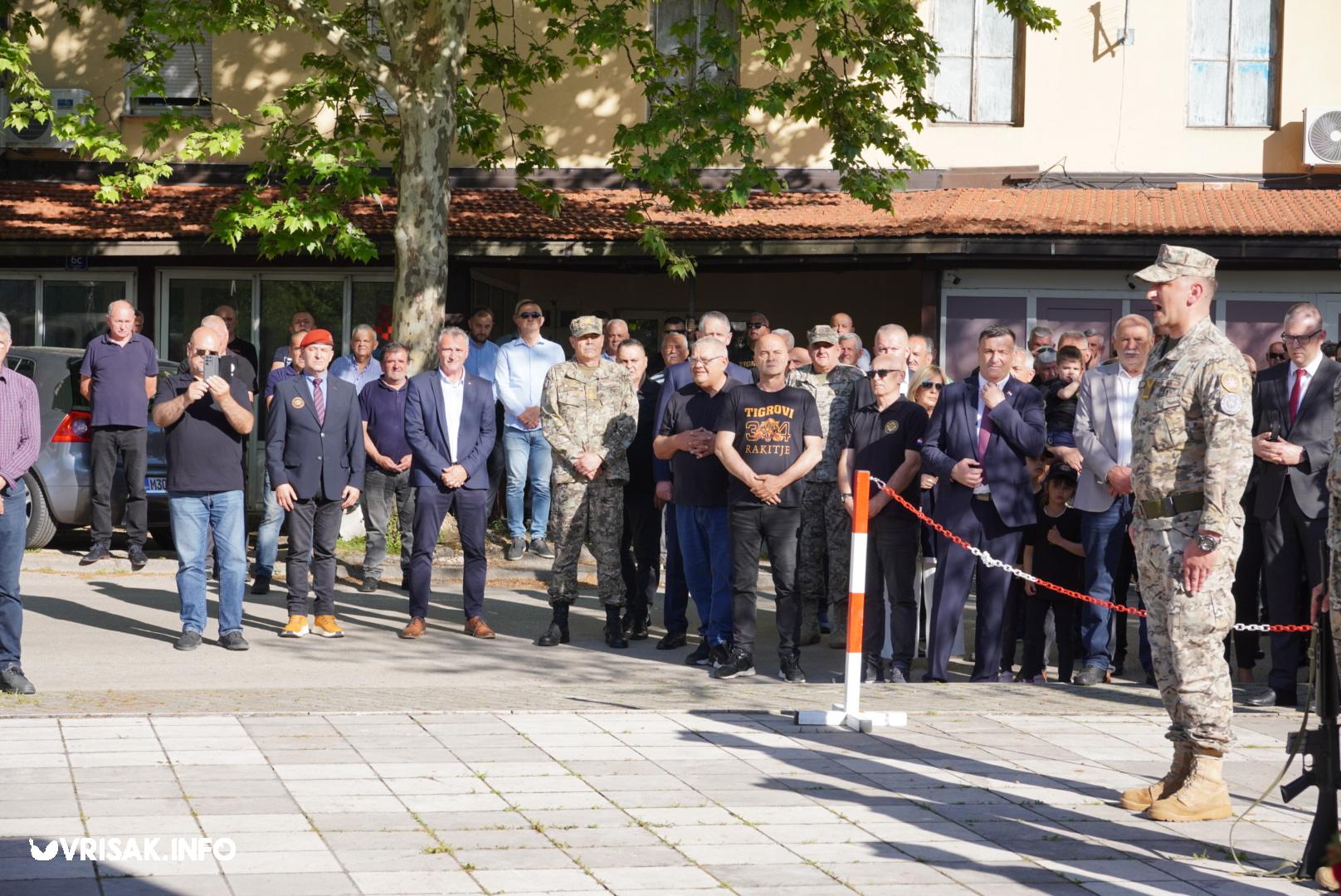 Široki Brijeg: Mimohodom i svečanošću u središtu grada obilježen Dan branitelja