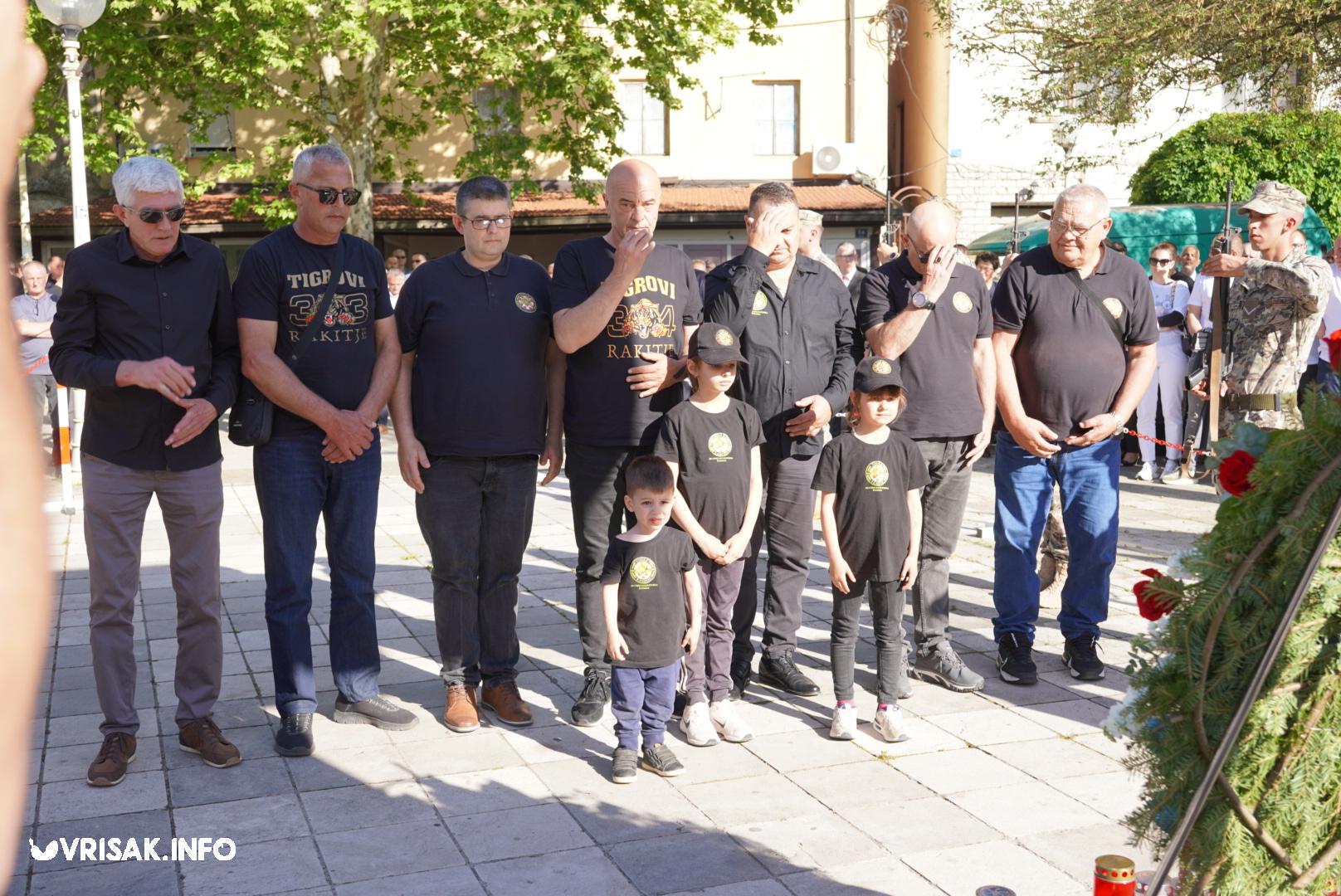 Široki Brijeg: Mimohodom i svečanošću u središtu grada obilježen Dan branitelja