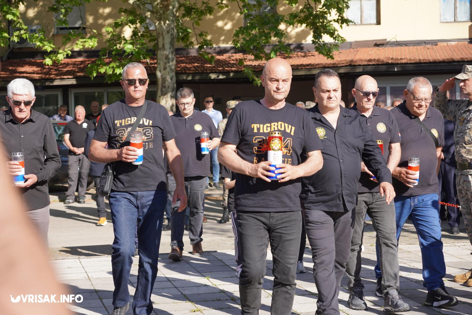 Široki Brijeg: Mimohodom i svečanošću u središtu grada obilježen Dan branitelja