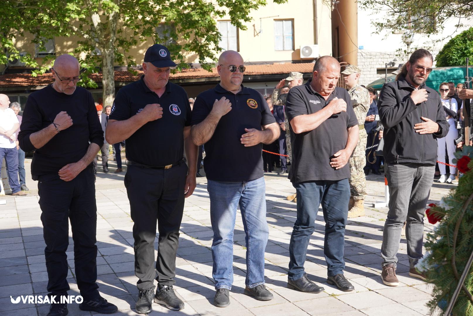 Široki Brijeg: Mimohodom i svečanošću u središtu grada obilježen Dan branitelja