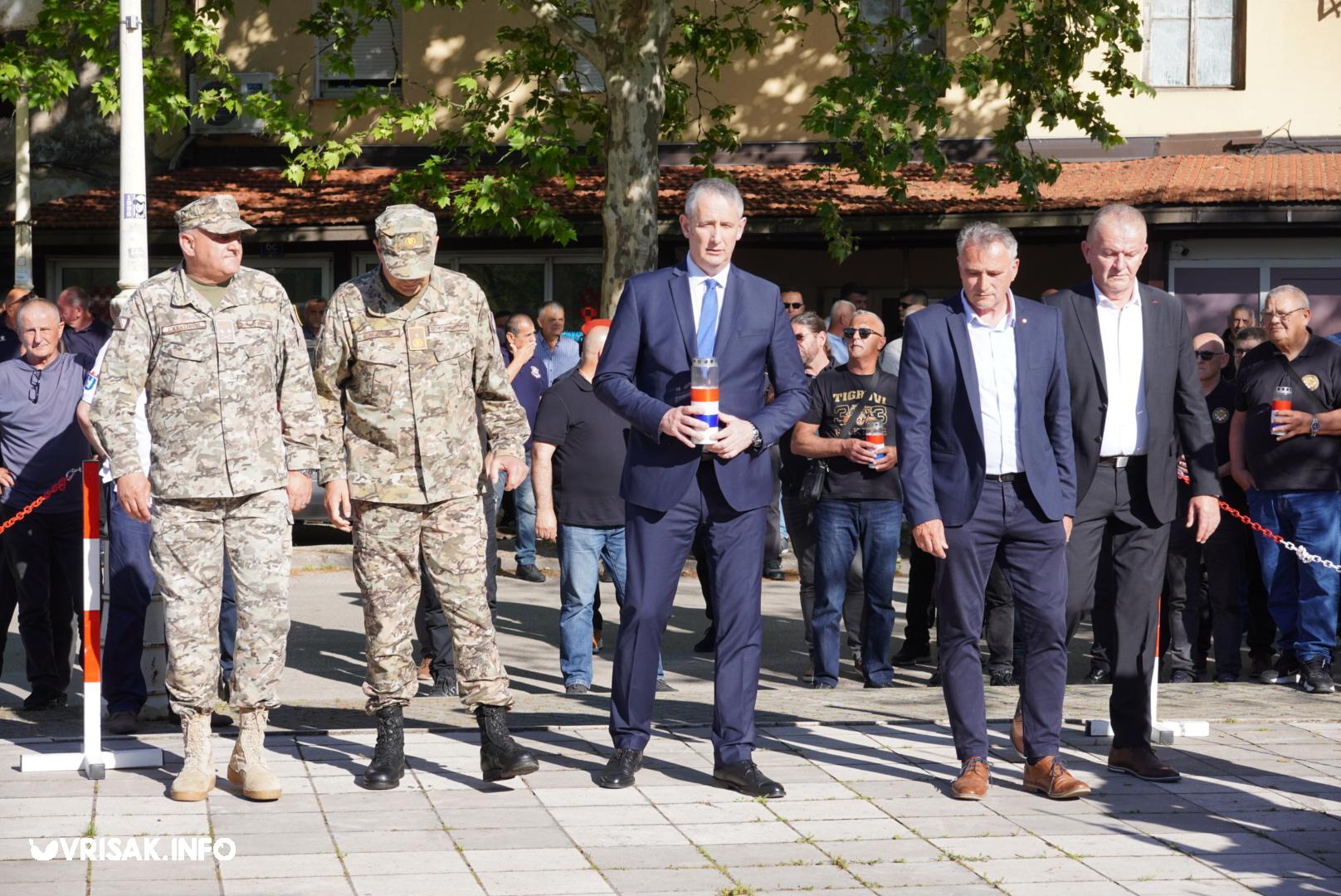 Široki Brijeg: Mimohodom i svečanošću u središtu grada obilježen Dan branitelja