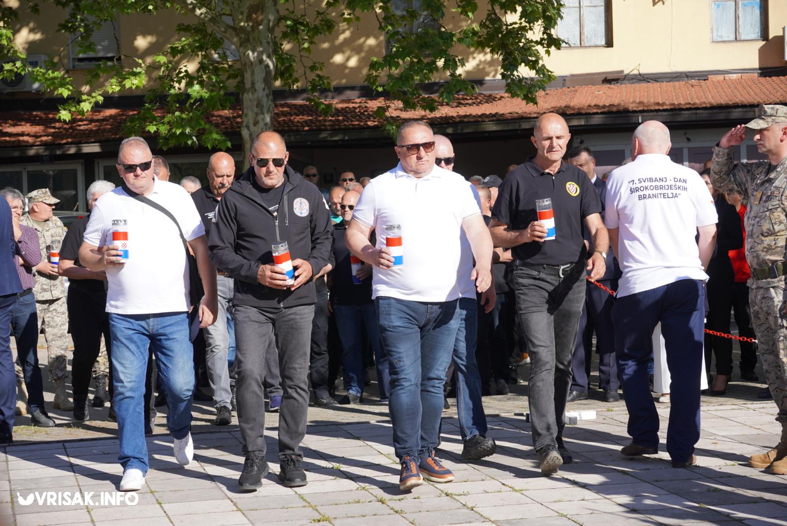 Široki Brijeg: Mimohodom i svečanošću u središtu grada obilježen Dan branitelja