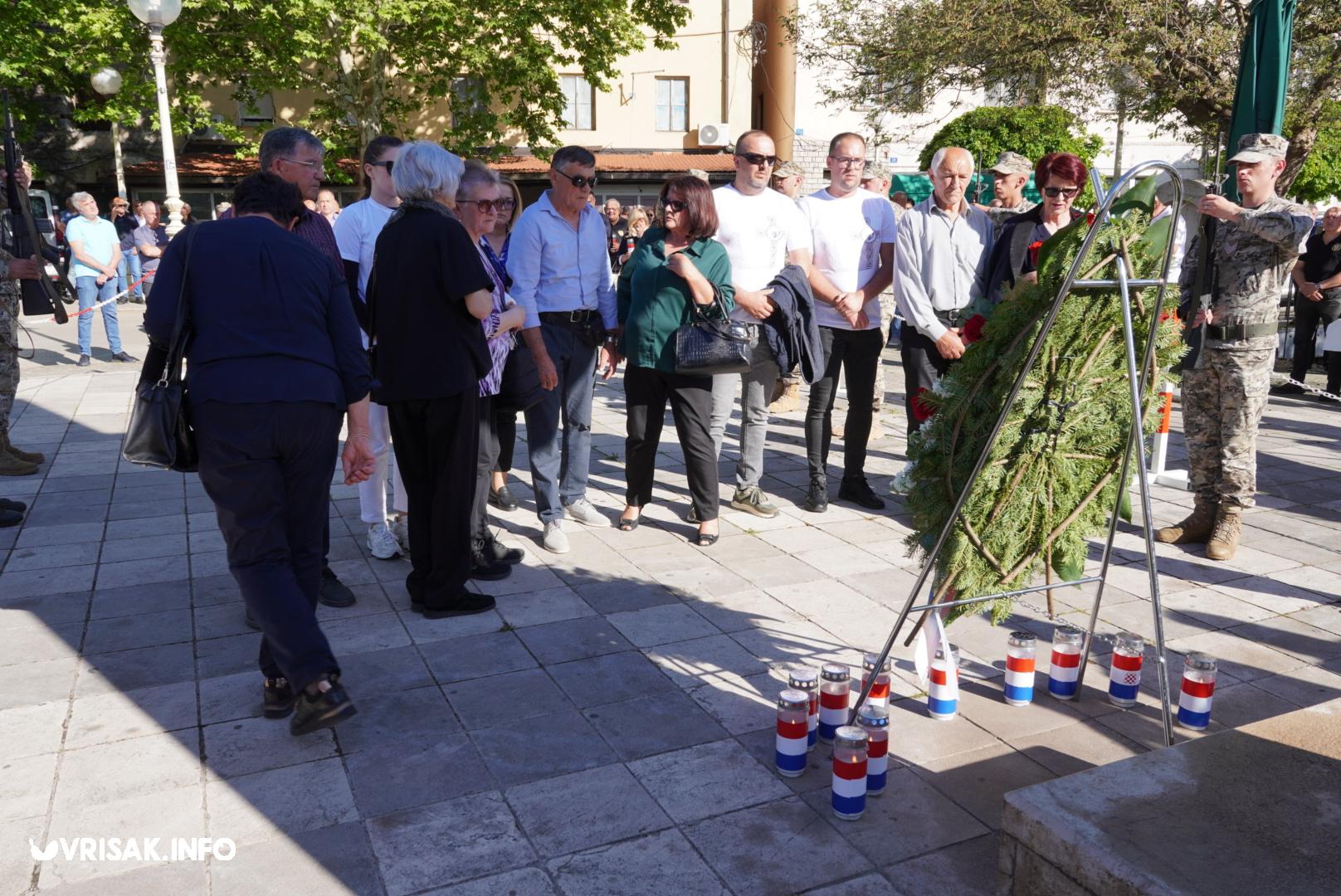 Široki Brijeg: Mimohodom i svečanošću u središtu grada obilježen Dan branitelja