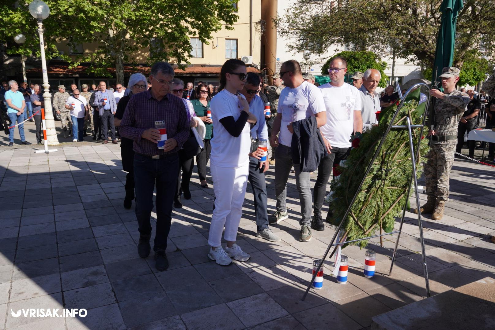 Široki Brijeg: Mimohodom i svečanošću u središtu grada obilježen Dan branitelja