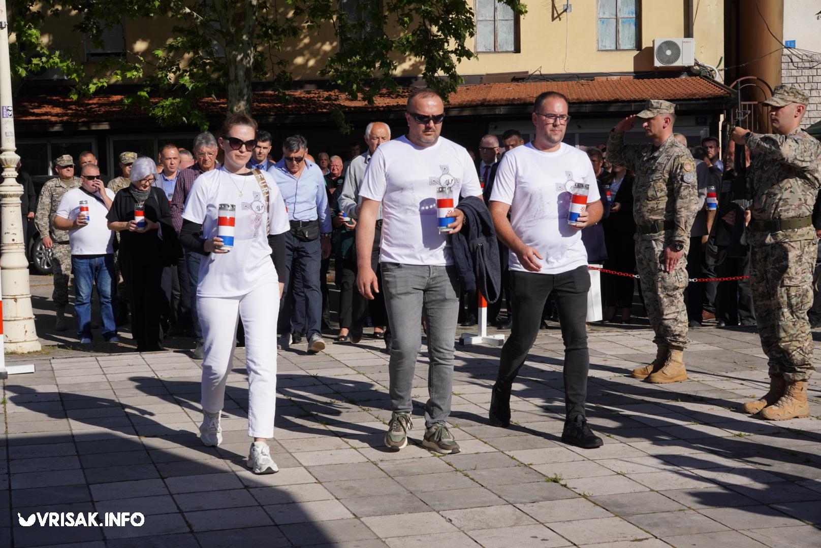 Široki Brijeg: Mimohodom i svečanošću u središtu grada obilježen Dan branitelja