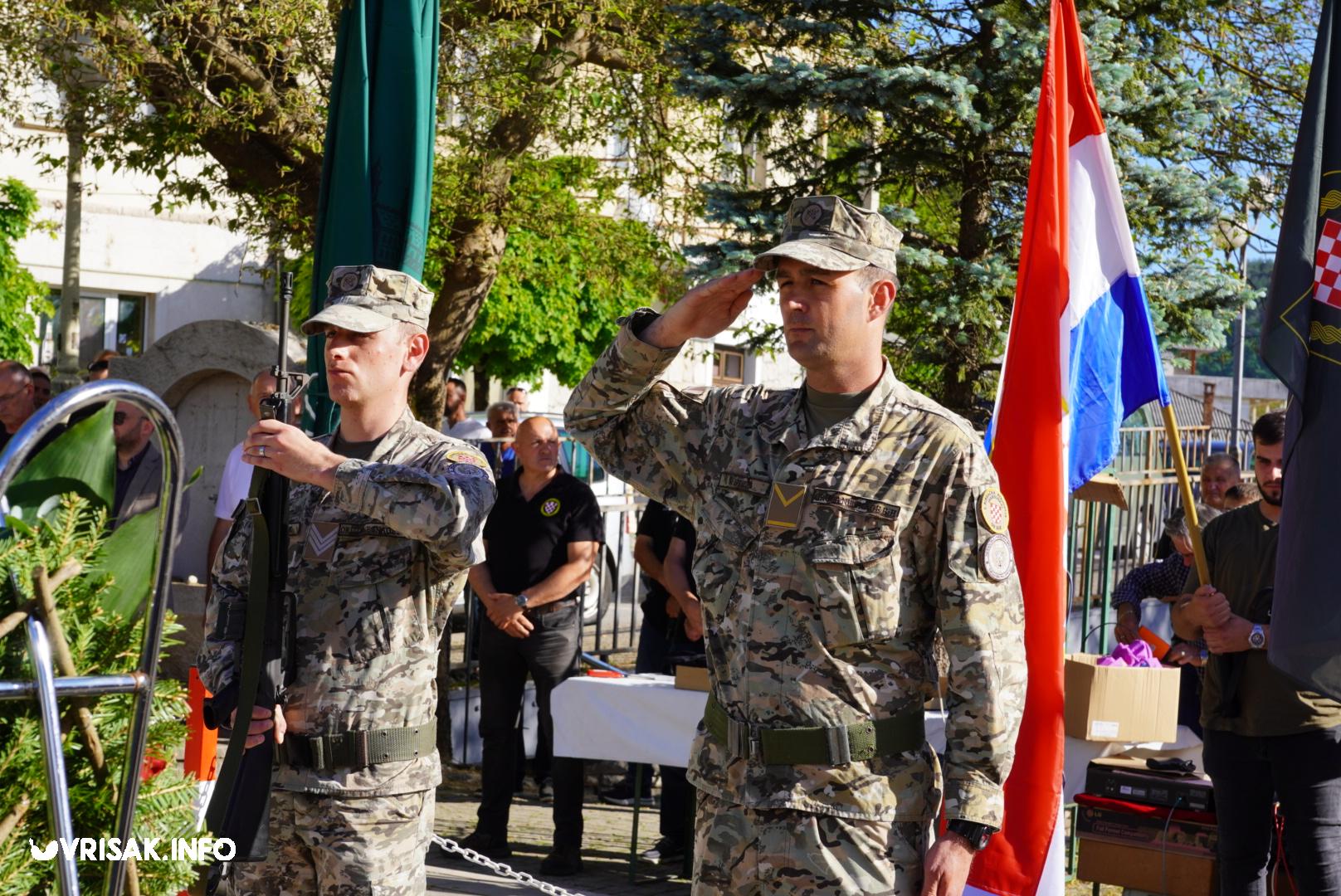 Široki Brijeg: Mimohodom i svečanošću u središtu grada obilježen Dan branitelja