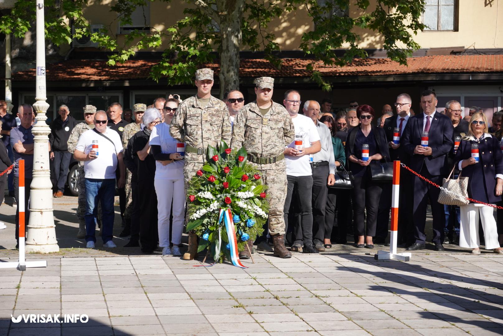 Široki Brijeg: Mimohodom i svečanošću u središtu grada obilježen Dan branitelja