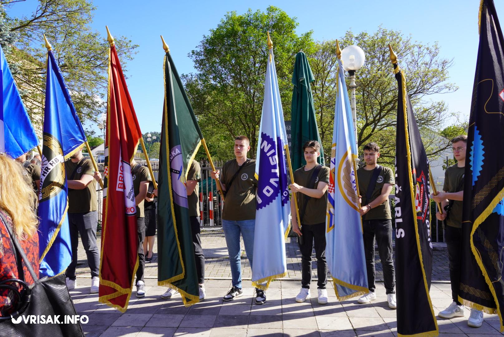 Široki Brijeg: Mimohodom i svečanošću u središtu grada obilježen Dan branitelja