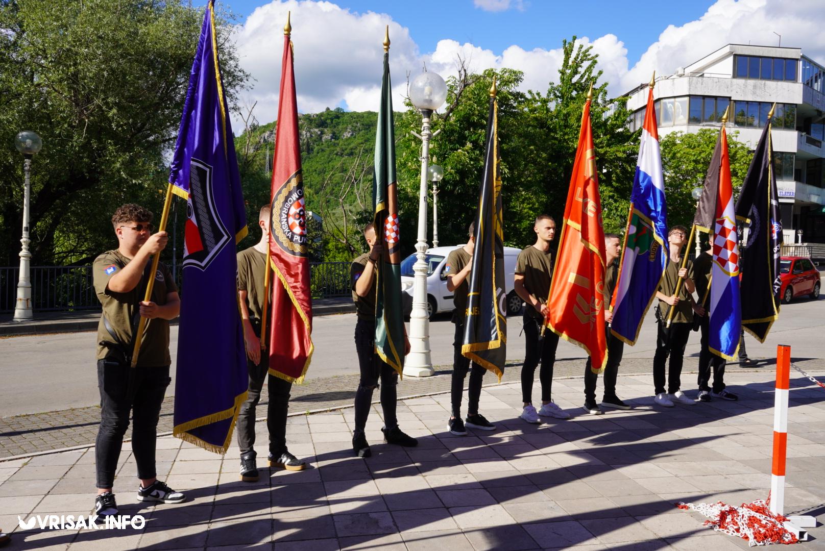 Široki Brijeg: Mimohodom i svečanošću u središtu grada obilježen Dan branitelja