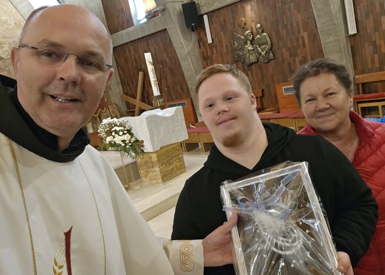 (VIDEO) Osobe s poteškoćama u razvoju iz Osijeka pohodile Kočerin