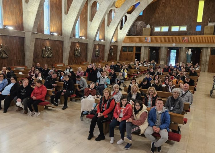 (VIDEO) Osobe s poteškoćama u razvoju iz Osijeka pohodile Kočerin