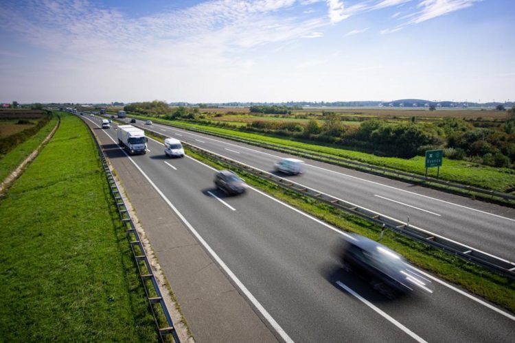 Koja je brzina idealna? Evo koliko raste potrošnja goriva pri 160 km/h u odnosu na 100 km/h
