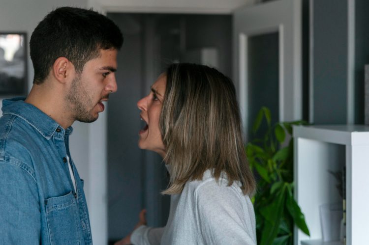 Zašto ostajemo u lošim vezama i kako skupiti snagu za odlazak