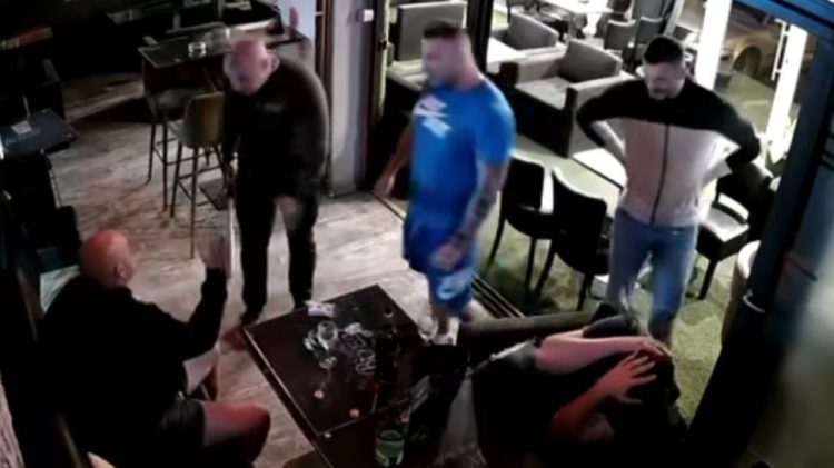 Gosti vrijeđali konobaricu, došao gazda i napravio dar-mar