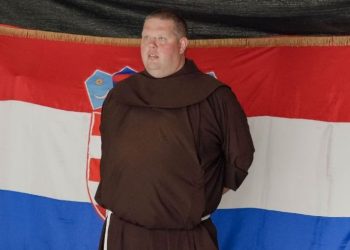 Hrvatski svećenik poručio: Kad je vraćanje starih jugo bendova to je ‘popularnost’; Kad je Marko Perković Thompson to je onda…”