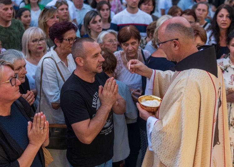 Foto: Franjevački samostan i Župa sv. Ante Padovanskog Humac - Ljubuški
