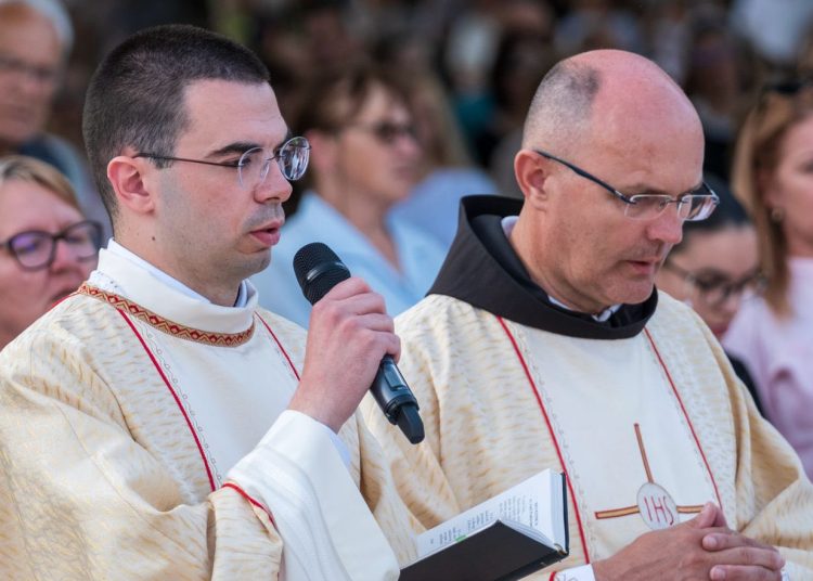 Foto: Franjevački samostan i Župa sv. Ante Padovanskog Humac - Ljubuški