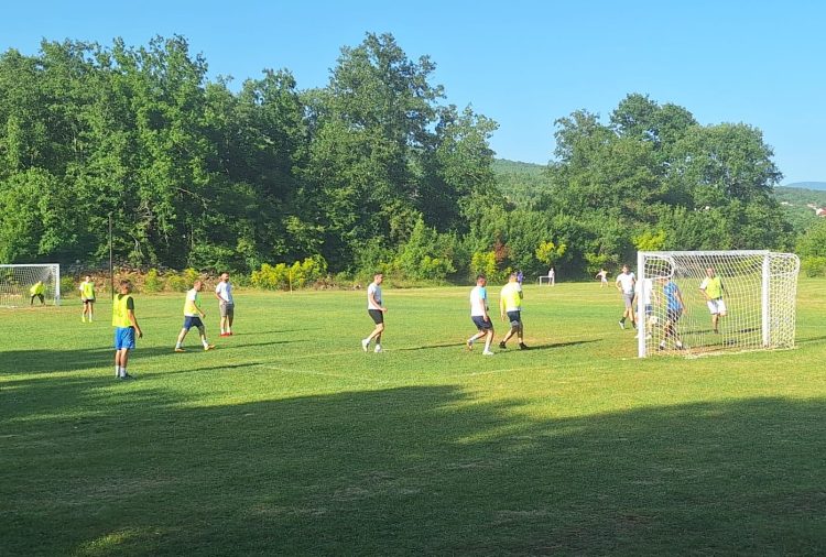 (VIDEO) Nogomet se vratio kući: Kočerinjani obnovili igralište Lipovci