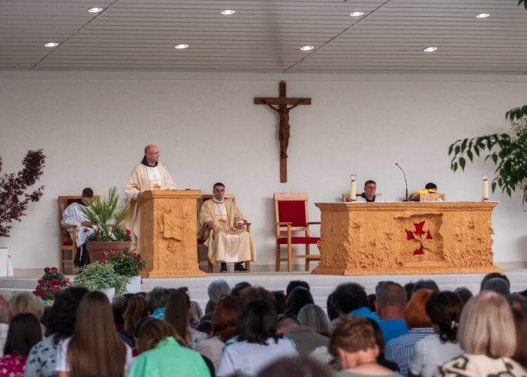 Foto: Franjevački samostan i Župa sv. Ante Padovanskog Humac - Ljubuški