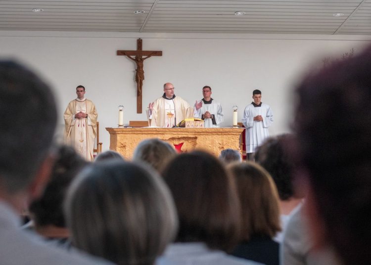 Foto: Franjevački samostan i Župa sv. Ante Padovanskog Humac - Ljubuški