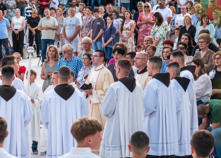 Foto: Franjevački samostan i Župa sv. Ante Padovanskog Humac - Ljubuški