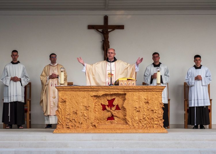 Foto: Franjevački samostan i Župa sv. Ante Padovanskog Humac - Ljubuški