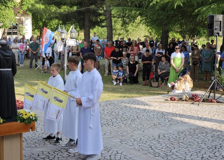 Druga večer trodnevnice sv. Anti u Ljubotićima