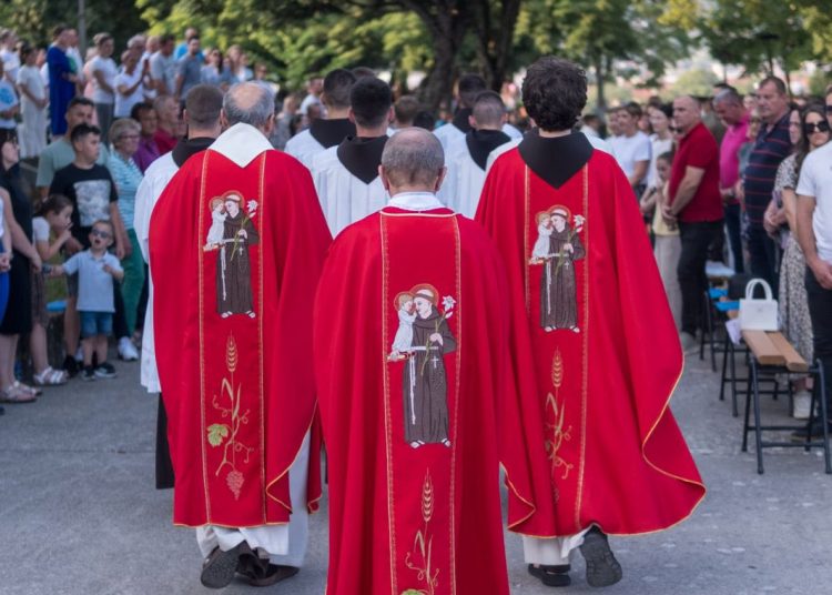 Ljubuški: Don Dražen Radigović predslavio osmi dan devetnice sv. Anti