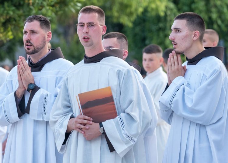 Ljubuški: Don Dražen Radigović predslavio osmi dan devetnice sv. Anti